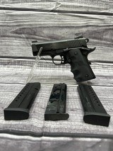 COLT 1911 defender lightweight 9MM LUGER (9X19 PARA) - 1 of 3
