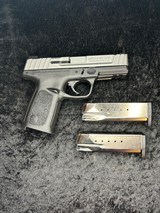 SMITH & WESSON SD 40 VE .40 S&W - 2 of 3