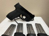 SMITH & WESSON M&P 40 SHIELD .40 S&W - 2 of 3