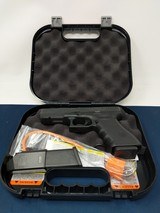 GLOCK 22 .40 S&W - 1 of 3