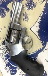 SMITH & WESSON MODEL 610 10MM - 1 of 2