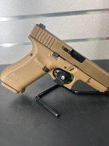 GLOCK 19 19x G19X -FDE Gen 5 /
Night Sights / 3 Mags- like new 9MM LUGER (9X19 PARA) - 2 of 3
