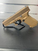 GLOCK 19 19x G19X -FDE Gen 5 /
Night Sights / 3 Mags- like new 9MM LUGER (9X19 PARA) - 1 of 3