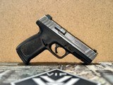 SMITH & WESSON SD40VE .40 S&W - 1 of 2