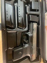 RUGER SR40C .40 S&W - 1 of 3