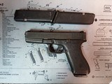 GLOCK 22 gen 2 .40 S&W - 2 of 3