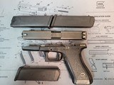 GLOCK 22 G22 Gen 2 .40 S&W - 1 of 3