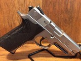 SMITH & WESSON 4046TSW .40 S&W - 2 of 3