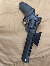 TAURUS RAGING HUNTER .44 MAGNUM - 1 of 2