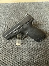 SMITH & WESSON M&P 40 SHIELD .40 S&W - 2 of 3