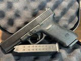 GLOCK 17 G17 9MM W/ 2 MAGS (Police Trade-In) 9MM LUGER (9X19 PARA) - 1 of 3
