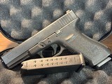 GLOCK 17 G17 9MM W/ 2 MAGS (Police Trade-In) 9MM LUGER (9X19 PARA) - 1 of 3