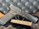 GLOCK 17 G17 9MM W/ 2 MAGS (Police Trade-In) 9MM LUGER (9X19 PARA) - 2 of 3