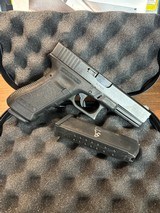 GLOCK 17 G17 9MM W/ 2 MAGS (Police Trade-In) 9MM LUGER (9X19 PARA) - 2 of 3