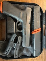 GLOCK 22 G22 GEN 4 .40 (Night Sights) POLICE TRADE IN .40 CALIBER - 2 of 3