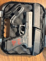 GLOCK 22 G22 Gen 4 w/ Night Sights .40 CALIBER - 1 of 3
