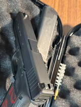 GLOCK 22 G22 Gen 4 w/ Night Sights .40 CALIBER - 3 of 3