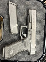 GLOCK 17 G17 GEN 4 9mm w/ 2 MAGS (POLICE TRADE-IN) 9MM LUGER (9X19 PARA) - 2 of 3