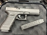 GLOCK 17 G17 GEN 4 9mm w/ 2 MAGS (POLICE TRADE-IN) 9MM LUGER (9X19 PARA) - 1 of 3