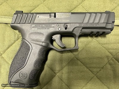 STOEGER STR-9 9MM LUGER (9X19 PARA)