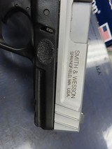 SMITH & WESSON SD40VE .40 S&W - 2 of 3
