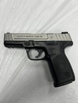 SMITH & WESSON SD40VE .40 S&W - 1 of 3