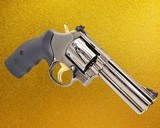SMITH & WESSON 686 Plus, 4" - 357 Magnum, Plated with 24K Gold and Black Chrome .357 MAG