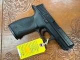 SMITH & WESSON M&P40 .40 S&W - 2 of 2