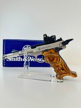 SMITH & WESSON SW22 VICTORY .22 LR