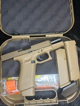 GLOCK 19 19x G19X -FDE Gen 5 /
Night Sights / 3 Mags- like new 9MM LUGER (9X19 PARA) - 3 of 3