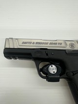 SMITH & WESSON SD40 VE .40 S&W - 2 of 3