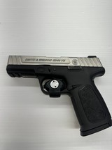 SMITH & WESSON SD40 VE .40 S&W - 1 of 3