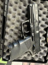 HECKLER & KOCH H&K USP .40 .40 S&W - 2 of 3