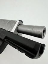 SMITH & WESSON SD40 VE .40 S&W - 2 of 3