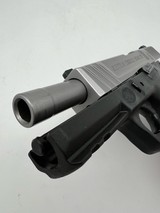 SMITH & WESSON SD40 VE .40 S&W - 1 of 3