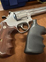 SMITH & WESSON MODEL 629 CLASSIC .44 MAGNUM - 2 of 3