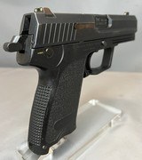 HECKLER & KOCH USP 40 .40 S&W - 3 of 3