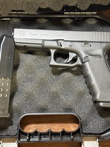 GLOCK 17 G17 GEN 4 9mm w/ 2 MAGS (POLICE TRADE-IN) 9MM LUGER (9X19 PARA) - 1 of 3