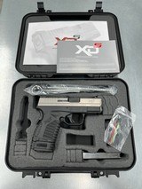 SPRINGFIELD ARMORY XDS-40
3.3 .40 S&W - 1 of 3 SPRINGFIELD ARMORY XDS-40
3.3 .40 S&W - 1 of 3