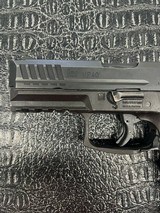 HECKLER & KOCH VP 40 .40 S&W - 3 of 3