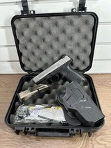 SMITH & WESSON SD40VE .40 S&W - 1 of 3