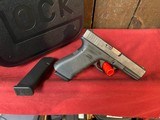GLOCK G17 17 Gen 3 full size 9MM LUGER (9X19 PARA) - 1 of 3