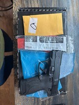 SMITH & WESSON M&P40 SHIELD .40 S&W - 1 of 3