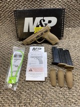 SMITH & WESSON M&P9 2.0 FDE 9MM LUGER (9X19 PARA) - 1 of 3