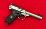 SMITH & WESSON SW22 VICTORY .22 LR - 1 of 3