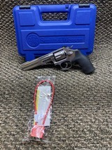 SMITH & WESSON 617 .22 LR - 1 of 3