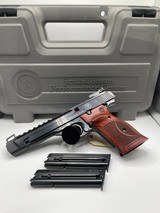 SMITH & WESSON 41 PERFORMANCE CENTER .22 LR - 1 of 3
