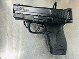 SMITH & WESSON m/p 9 shield 9MM LUGER (9X19 PARA) - 1 of 3