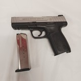 SMITH & WESSON SD40VE .40 S&W - 2 of 3