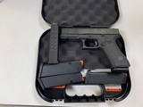 GLOCK 22 G22 Gen 5 .40 S&W - 2 of 3